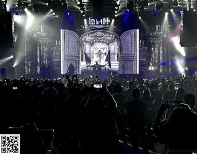 Shenyang
Während "Alleine zu zweit" in Shenyang.
★★★
During "Alleine zu zweit" in Shenyang!
