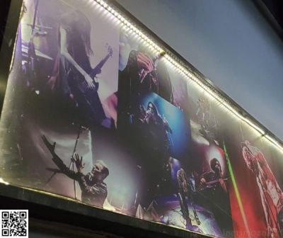 China 2024
Schön zu sehen, dass die MAO Livehouse Gruppe in ihrer Hall of Fame Lacrimosa mit einem der ersten Bilder zeigt!
★★★
Nice to see that the MAO Livehouse group is featuring Lacrimosa in their Hall of Fame with one of the first pictures!
