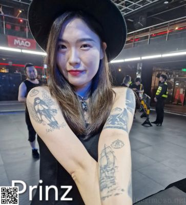 Prinz
Eine Auswahl grossartiger Tattoos auf der Haut toller Menschen mit perfektem Musikgeschmack, die wir in den letzten Tagen treffen durften.
★★★
A selection of great tattoos on the skin of great people with perfect taste in music that we had the pleasure of meeting over the last few days.
