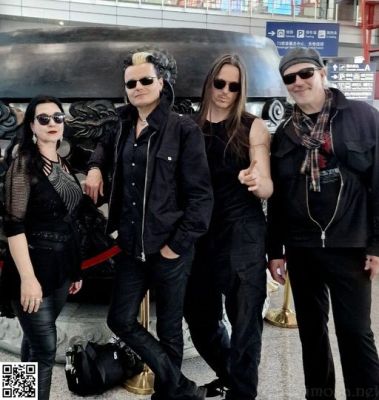 Beijing
Gerade sind wir in Peking gelandet! Die Tour kann beginnen!
★★★
We just landed in Beijing! The tour can start!
